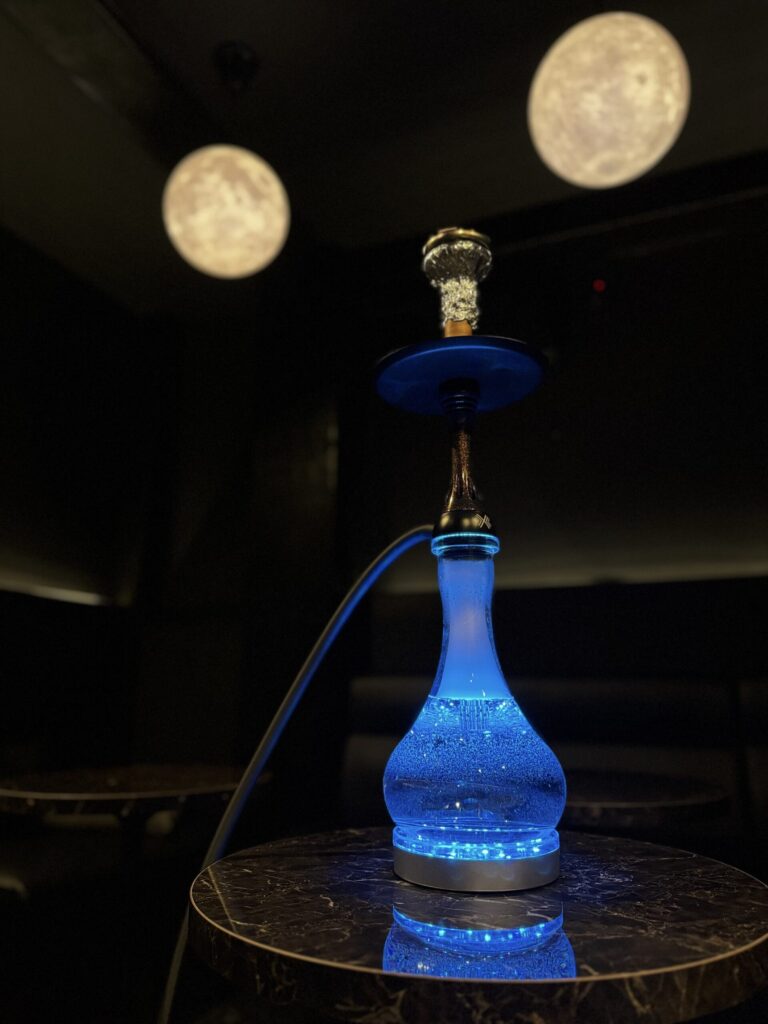 青LEDのシーシャと内装